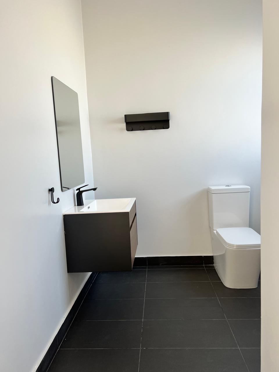 Minimalist guest bathroom &mdash; Luxury Home Renovation, Mazibuko Trading & Projects